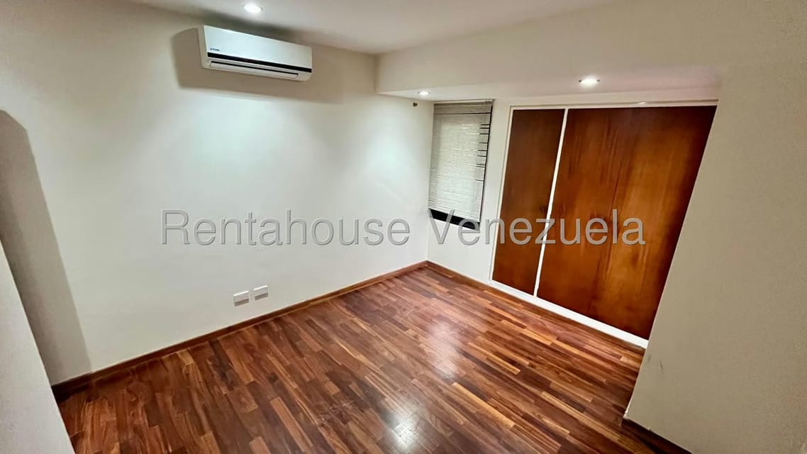 Apartamento (1 Nivel) en Alquiler en Parque Oripoto, Distrito Metropolitano - 26