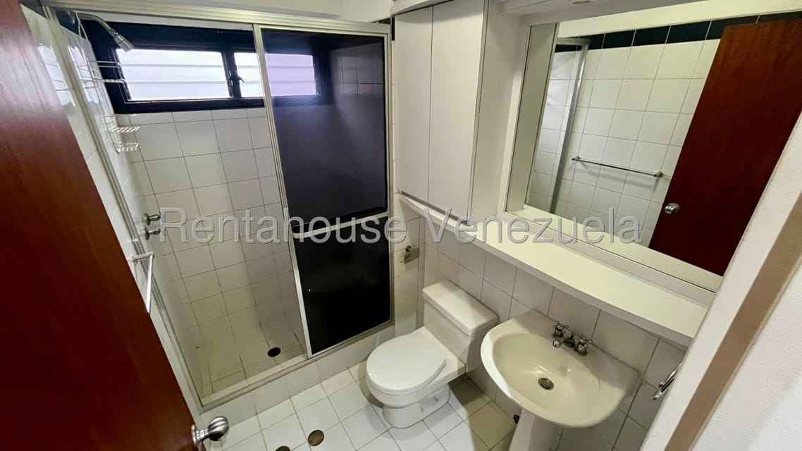 Apartamento (1 Nivel) en Alquiler en Parque Oripoto, Distrito Metropolitano - 27