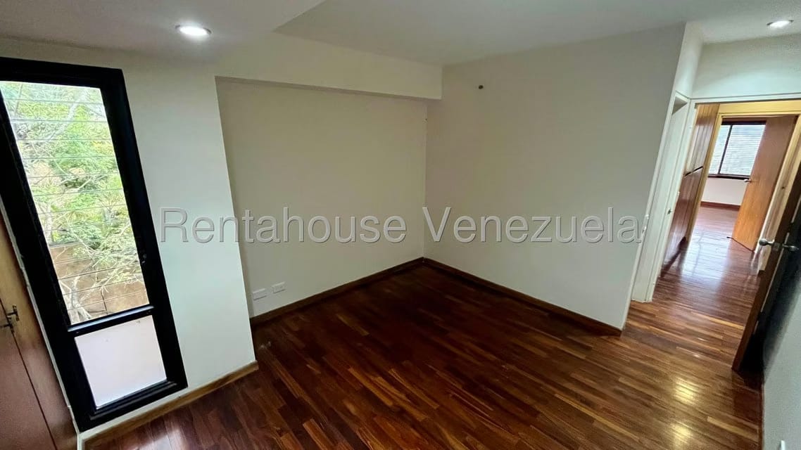 Apartamento (1 Nivel) en Alquiler en Parque Oripoto, Distrito Metropolitano - 28