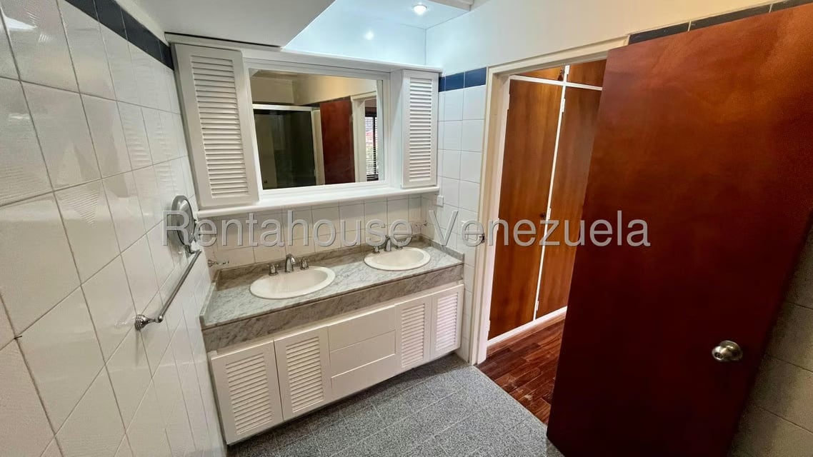 Apartamento (1 Nivel) en Alquiler en Parque Oripoto, Distrito Metropolitano - 30