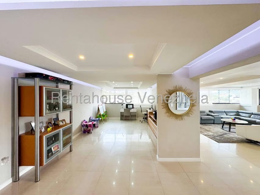 Apartamento (1 Nivel) en Venta en Cumbres de Curumo, Distrito Metropolitano - 2