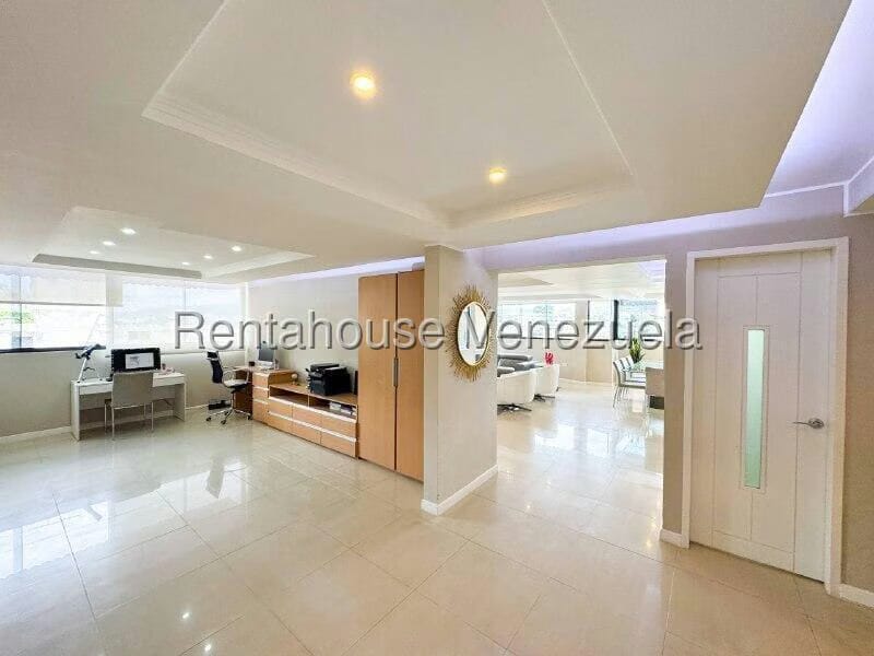 Apartamento (1 Nivel) en Venta en Cumbres de Curumo, Distrito Metropolitano - 3