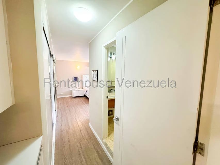 Apartamento (1 Nivel) en Venta en Cumbres de Curumo, Distrito Metropolitano - 24
