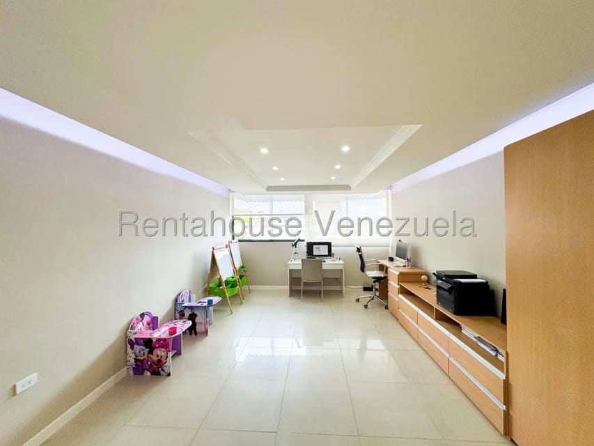 Apartamento (1 Nivel) en Venta en Cumbres de Curumo, Distrito Metropolitano - 4