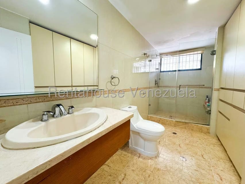 Apartamento (1 Nivel) en Venta en Cumbres de Curumo, Distrito Metropolitano - 32