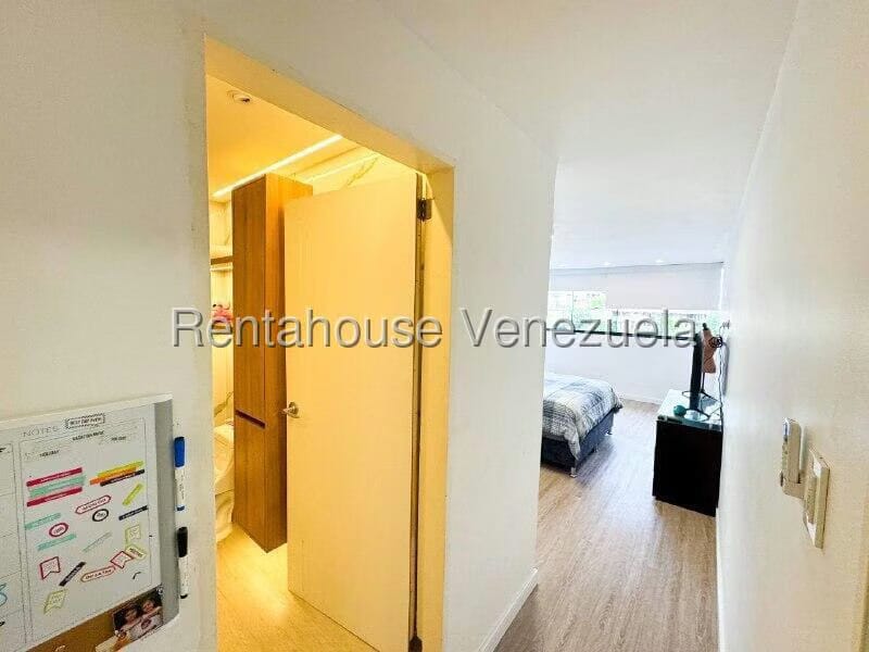 Apartamento (1 Nivel) en Venta en Cumbres de Curumo, Distrito Metropolitano - 33