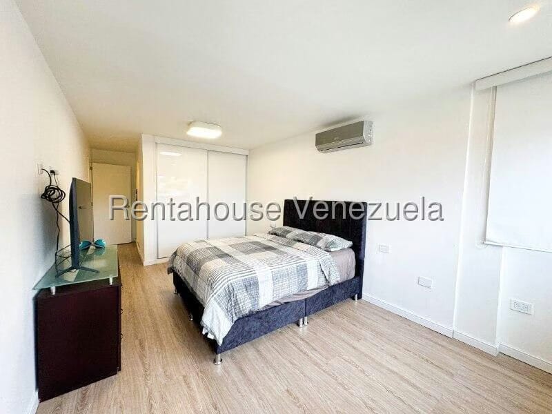 Apartamento (1 Nivel) en Venta en Cumbres de Curumo, Distrito Metropolitano - 35