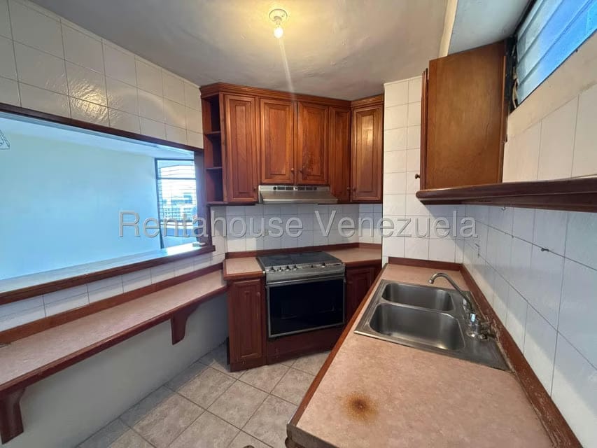 Apartamento (1 Nivel) en Alquiler en Triangulo del Este, Lara - 12