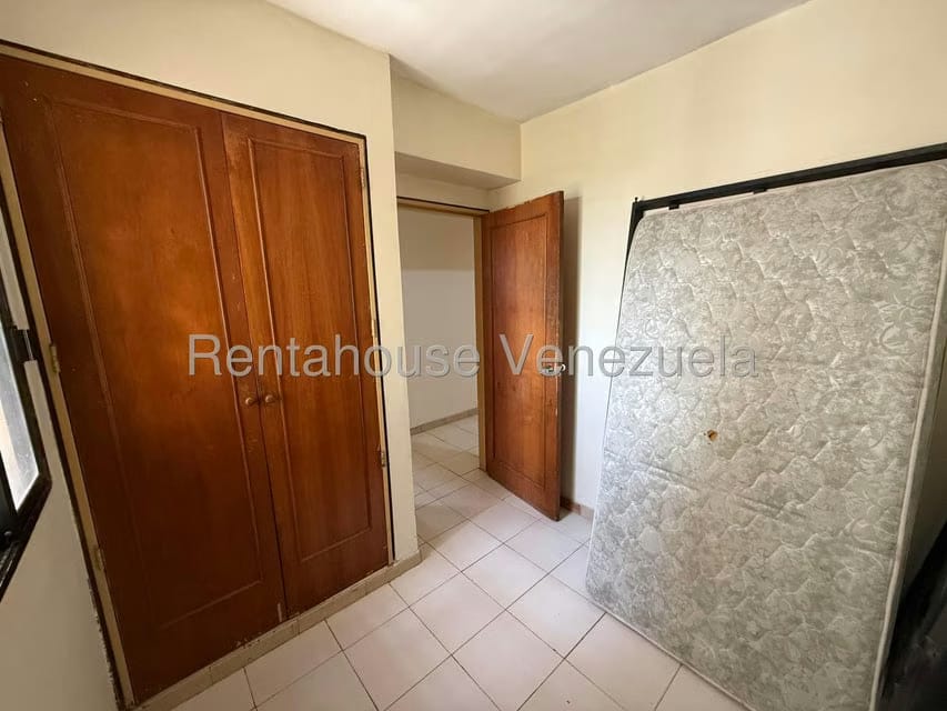 Apartamento (1 Nivel) en Alquiler en Triangulo del Este, Lara - 13