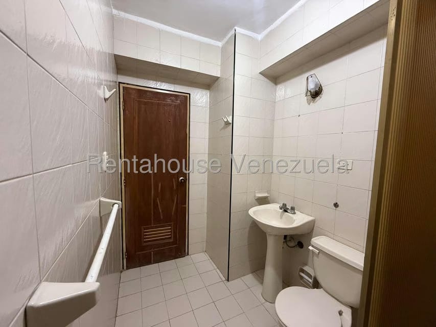 Apartamento (1 Nivel) en Alquiler en Triangulo del Este, Lara - 14