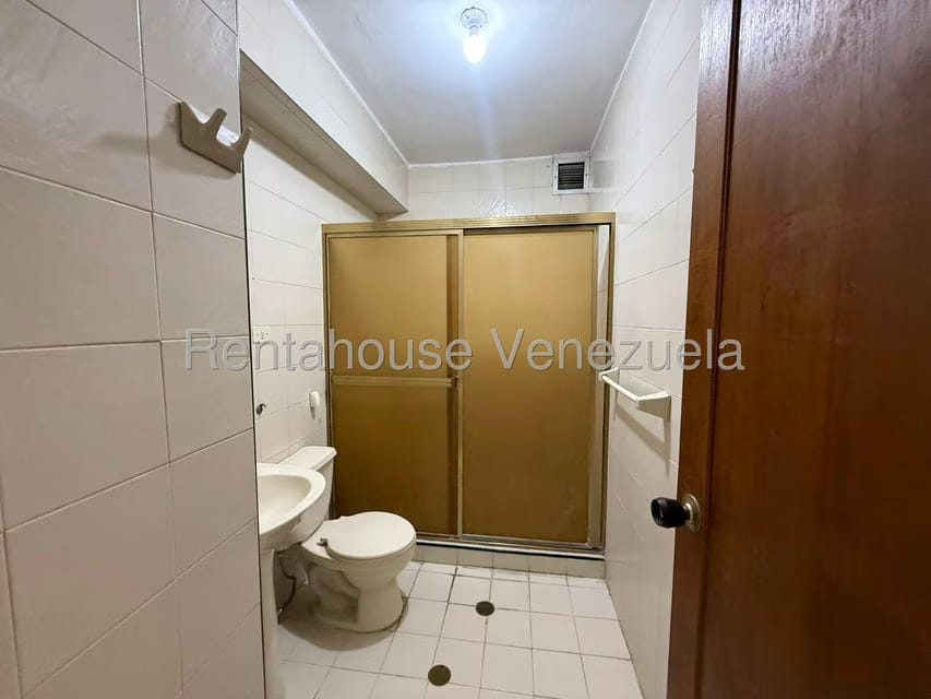 Apartamento (1 Nivel) en Alquiler en Triangulo del Este, Lara - 15