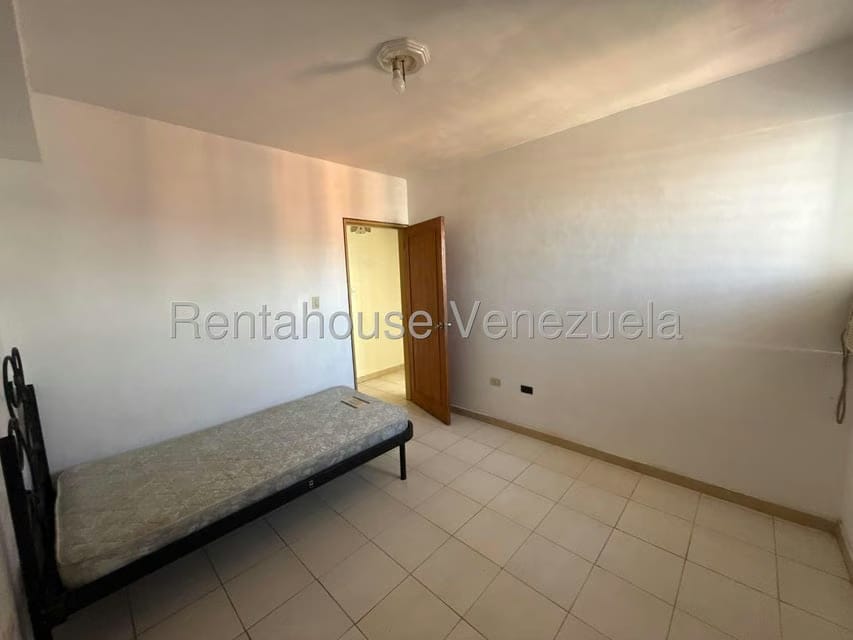 Apartamento (1 Nivel) en Alquiler en Triangulo del Este, Lara - 17