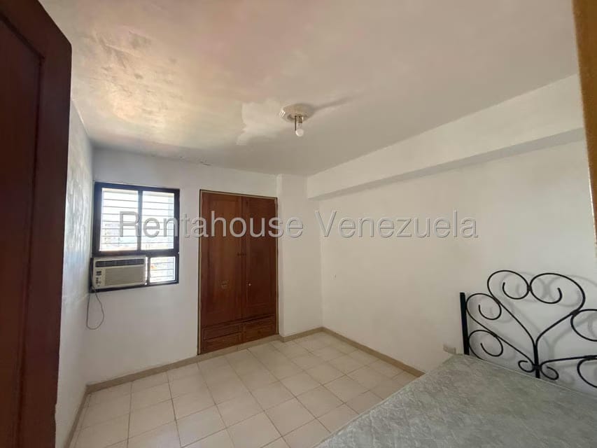 Apartamento (1 Nivel) en Alquiler en Triangulo del Este, Lara - 18