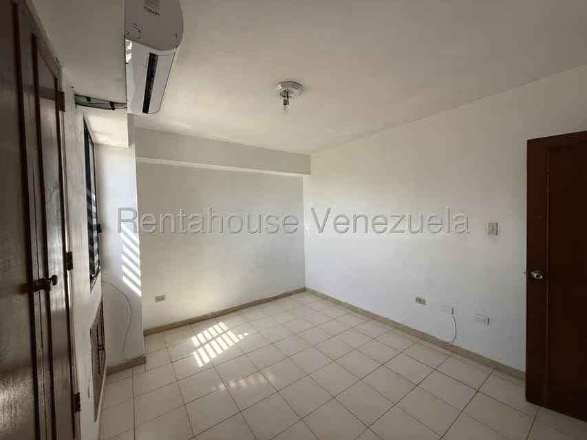 Apartamento (1 Nivel) en Alquiler en Triangulo del Este, Lara - 20
