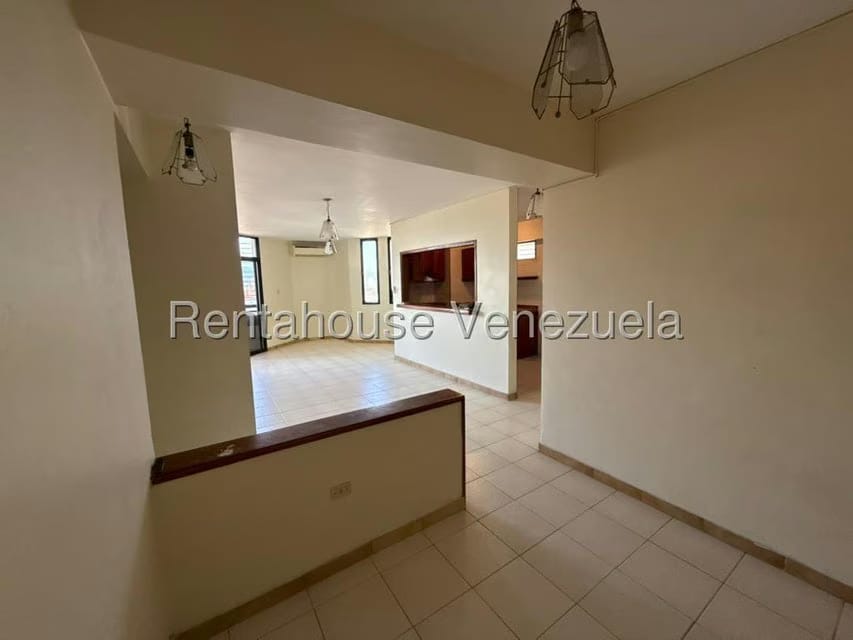 Apartamento (1 Nivel) en Alquiler en Triangulo del Este, Lara - 4