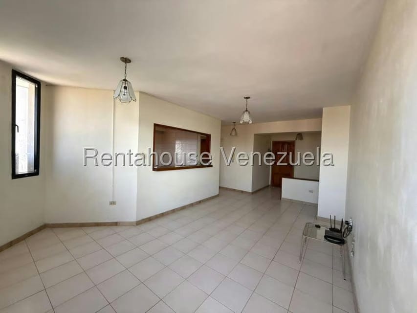 Apartamento (1 Nivel) en Alquiler en Triangulo del Este, Lara - 5