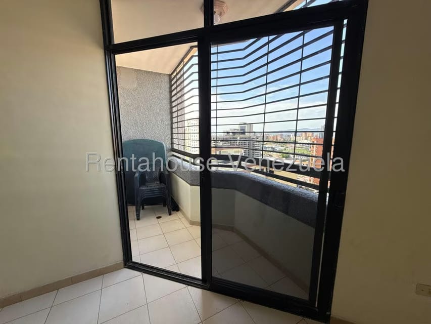 Apartamento (1 Nivel) en Alquiler en Triangulo del Este, Lara - 8