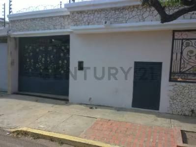 Venta de comoda Casa en Urb. Rosal Sur. Maracaibo - 2