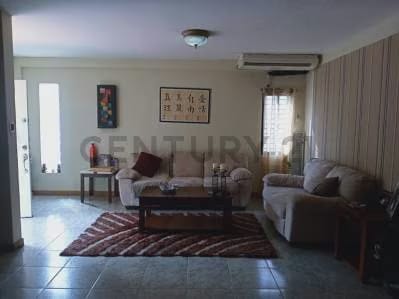 Amplia Casa, con fines residencial y comercial. - 10