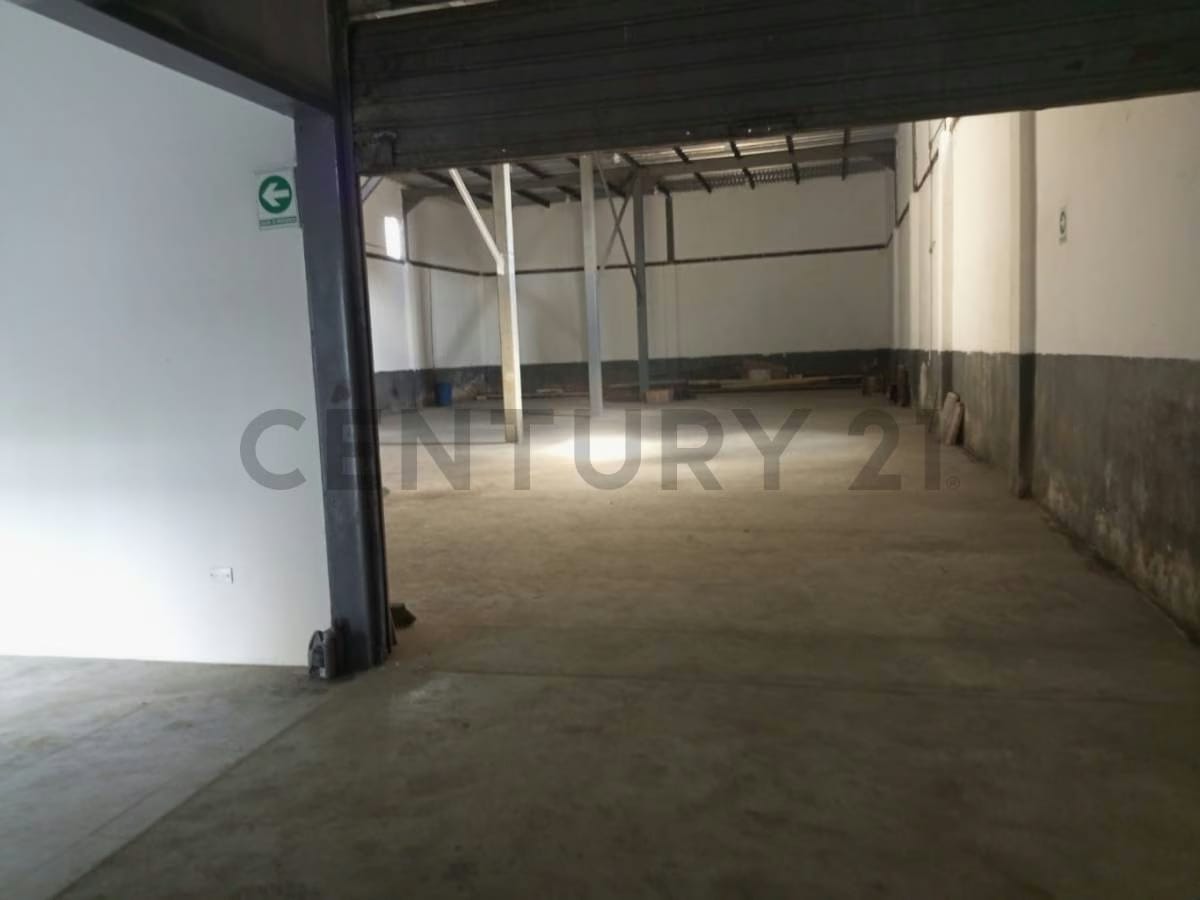 El Local y Galpón ideal que buscas - 11