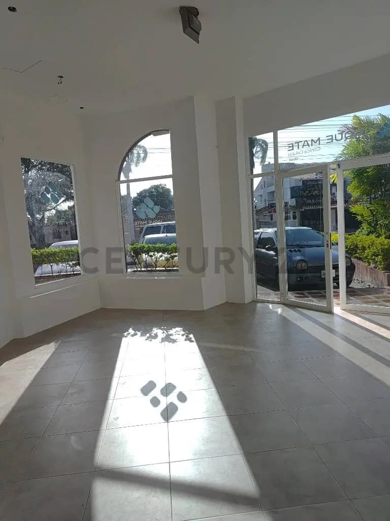 Local comercial en alquiler avenida principal de Lechería