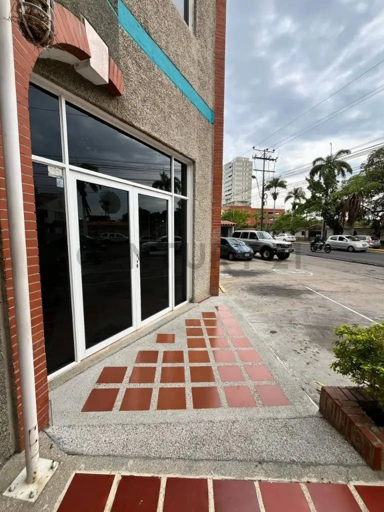 Local comercial en alquiler avenida principal de Lechería - 2