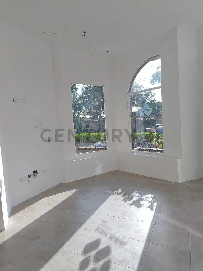 Local comercial en alquiler avenida principal de Lechería - 4