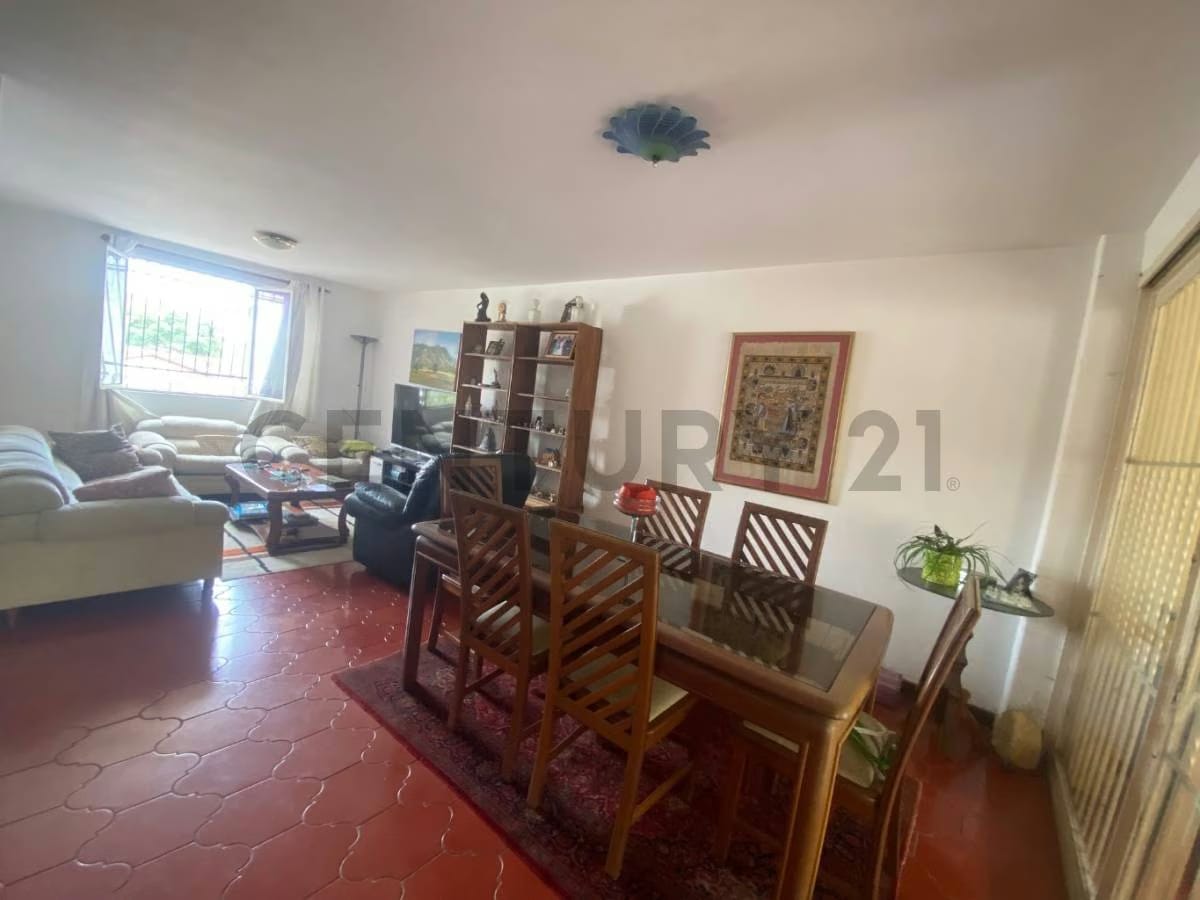 En Venta Casa para Remodelar en Lomas de La Trinidad - 2