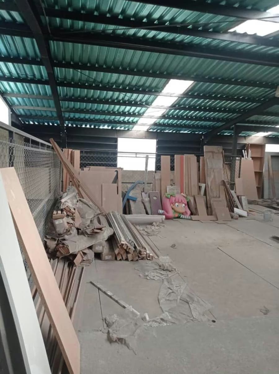 Galpon en Venta en Lechería - 3