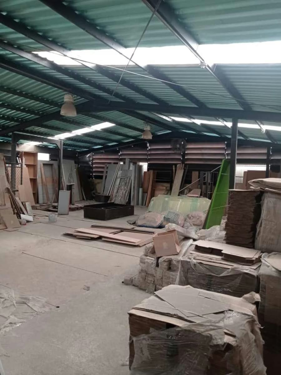 Galpon en Venta en Lechería - 4