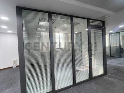 VENDE Moderna Oficina en Torre Claret Sector 5 de Julio - 6