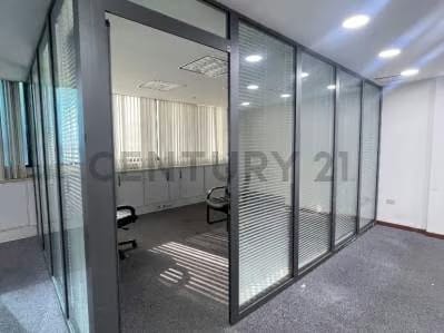 VENDE Moderna Oficina en Torre Claret Sector 5 de Julio - 7