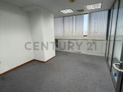 VENDE Moderna Oficina en Torre Claret Sector 5 de Julio - 9