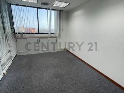 VENDE Moderna Oficina en Torre Claret Sector 5 de Julio - 10