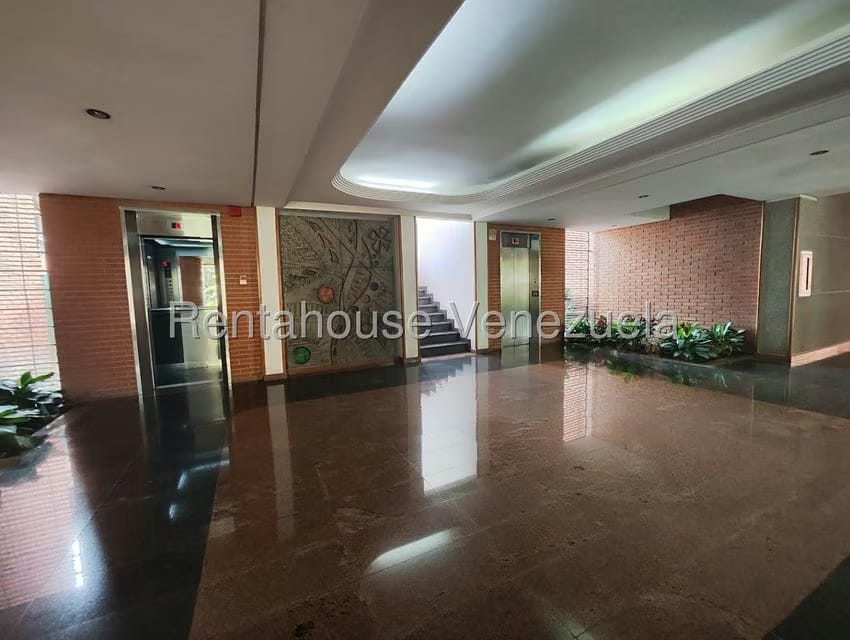 Apartamento (1 Nivel) en Alquiler en Campo Alegre, Distrito Metropolitano - 2