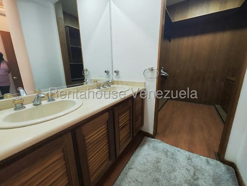 Apartamento (1 Nivel) en Alquiler en Campo Alegre, Distrito Metropolitano - 35