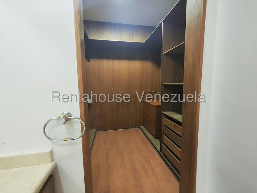 Apartamento (1 Nivel) en Alquiler en Campo Alegre, Distrito Metropolitano - 36