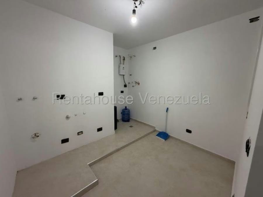 Apartamento en Venta en san roman Caracas - 17