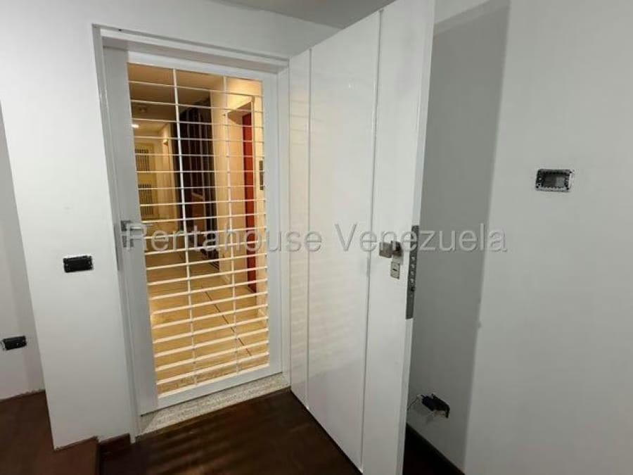 Apartamento en Venta en san roman Caracas - 3