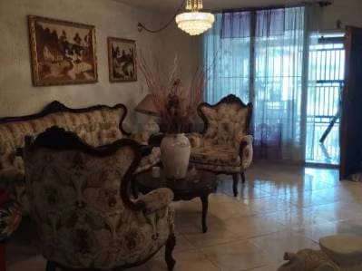 EN VENTA LINDA Y ACOGEDORA CASA EN URBANIZACION LAS QUINTAS DE NAGUANAGUA - 2