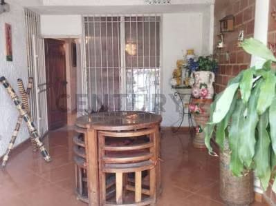 EN VENTA LINDA Y ACOGEDORA CASA EN URBANIZACION LAS QUINTAS DE NAGUANAGUA - 8