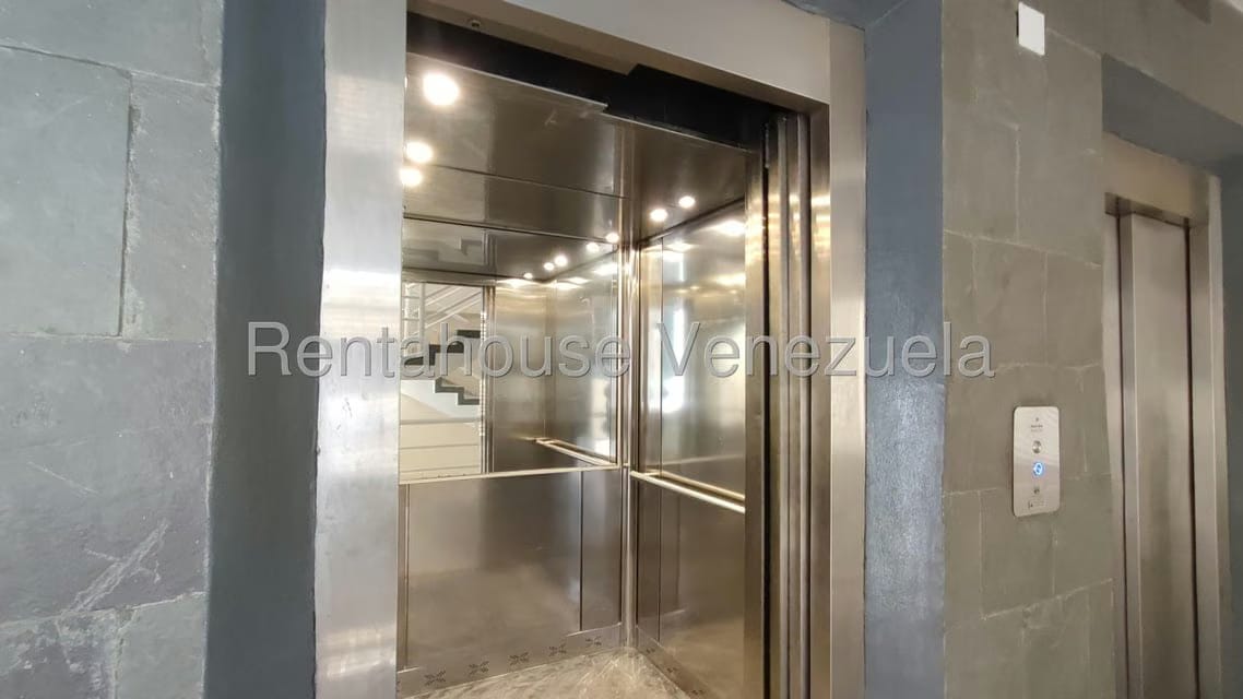 Apartamento (1 Nivel) en Venta en Avenida Bolivar, Nueva Esparta - 2