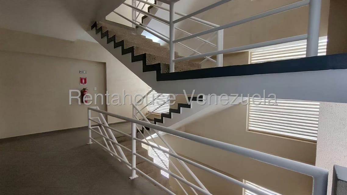 Apartamento (1 Nivel) en Venta en Avenida Bolivar, Nueva Esparta - 3