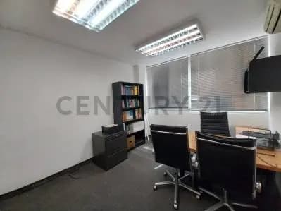 Oficina amoblada en Alquiler en El Rosal - 3