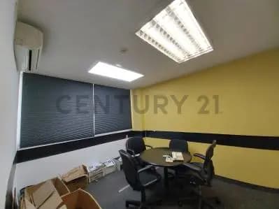 Oficina amoblada en Alquiler en El Rosal - 4