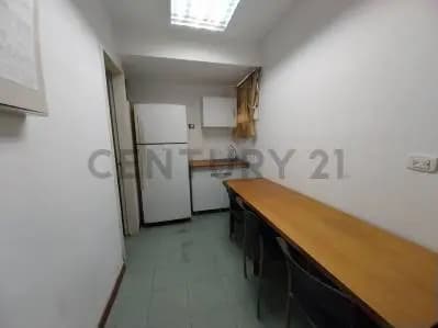 Oficina amoblada en Alquiler en El Rosal - 6