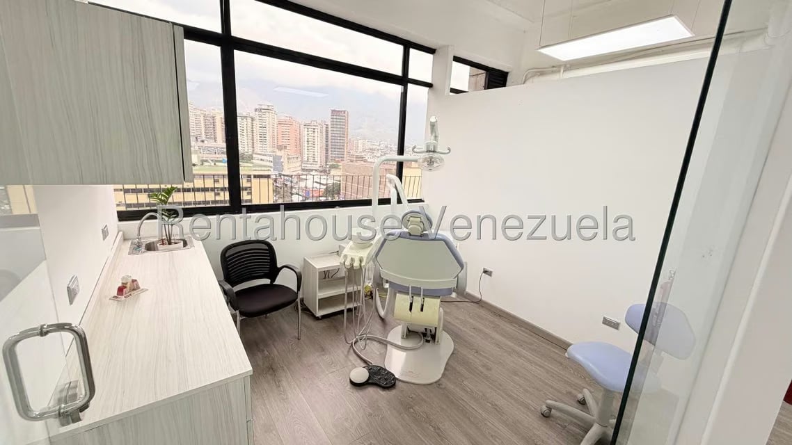 Comercial (Consultorio Medico) en Alquiler en Los Cortijos de Lourdes, Distrito Metropolitano - 2