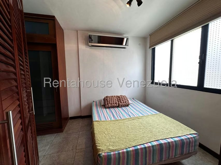 Apartamento (1 Nivel) en Alquiler en Colinas de Bello Monte, Distrito Metropolitano - 11