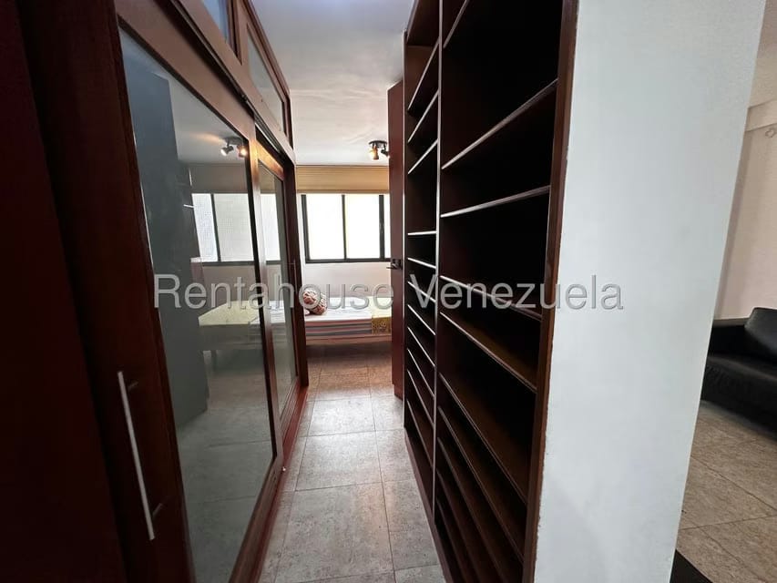 Apartamento (1 Nivel) en Alquiler en Colinas de Bello Monte, Distrito Metropolitano - 14