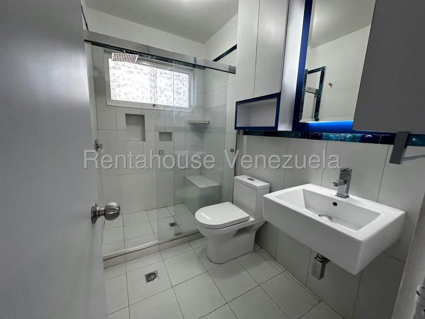 Apartamento (1 Nivel) en Alquiler en Colinas de Bello Monte, Distrito Metropolitano - 15